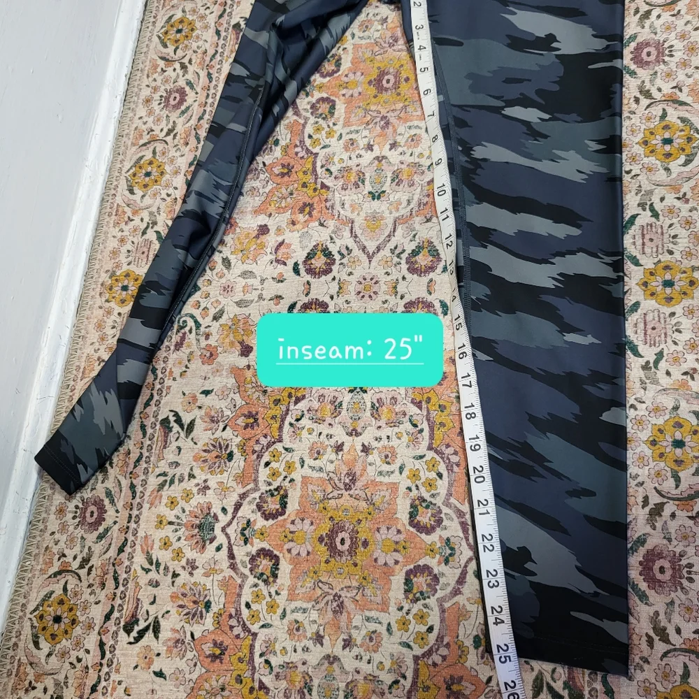 🌜 SOUL Camouflage Leggings Raised Silicone logo womens size S